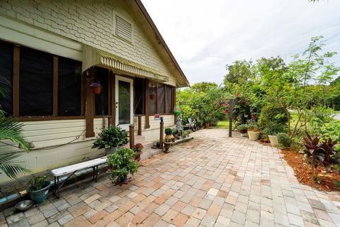 A home in DELAND