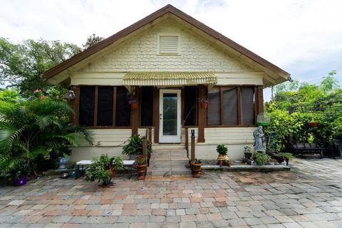 A home in DELAND