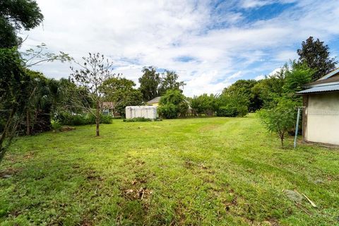 A home in DELAND