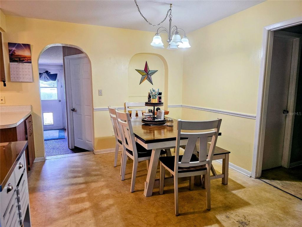 Photo of 530 N Lakeview Road, Lake Placid, FL 33852 (MLS # P4935766)