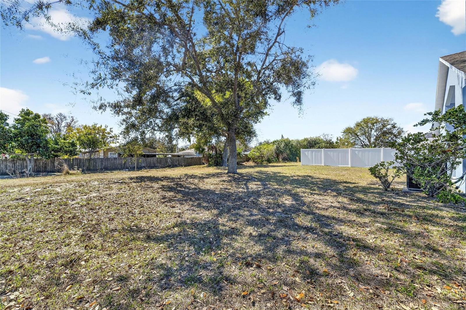 WELLINGTON NORTH AT BAY PARK - Residential