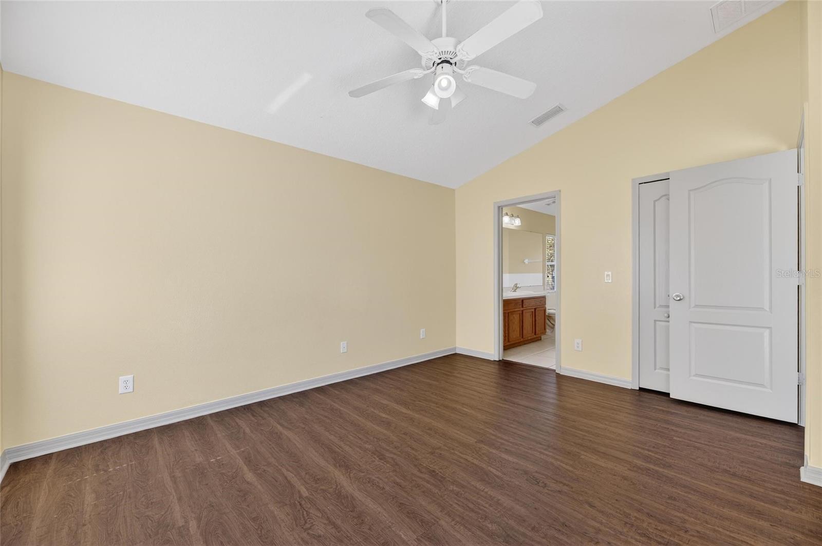 WELLINGTON NORTH AT BAY PARK - Residential