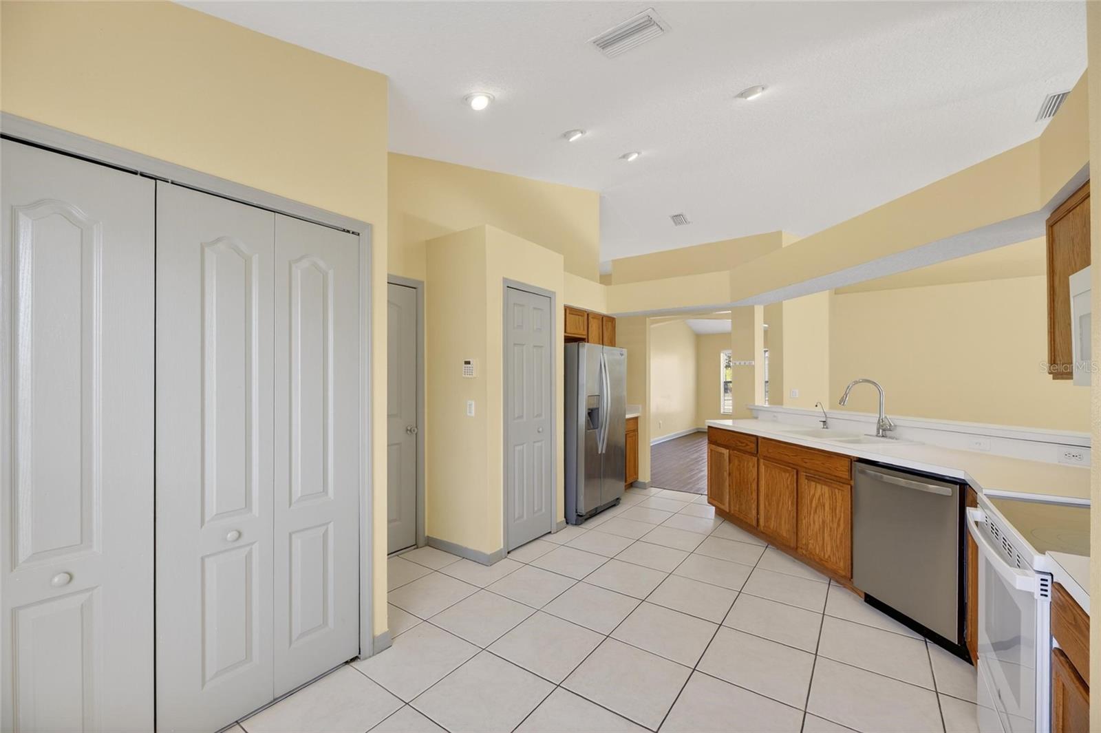 WELLINGTON NORTH AT BAY PARK - Residential