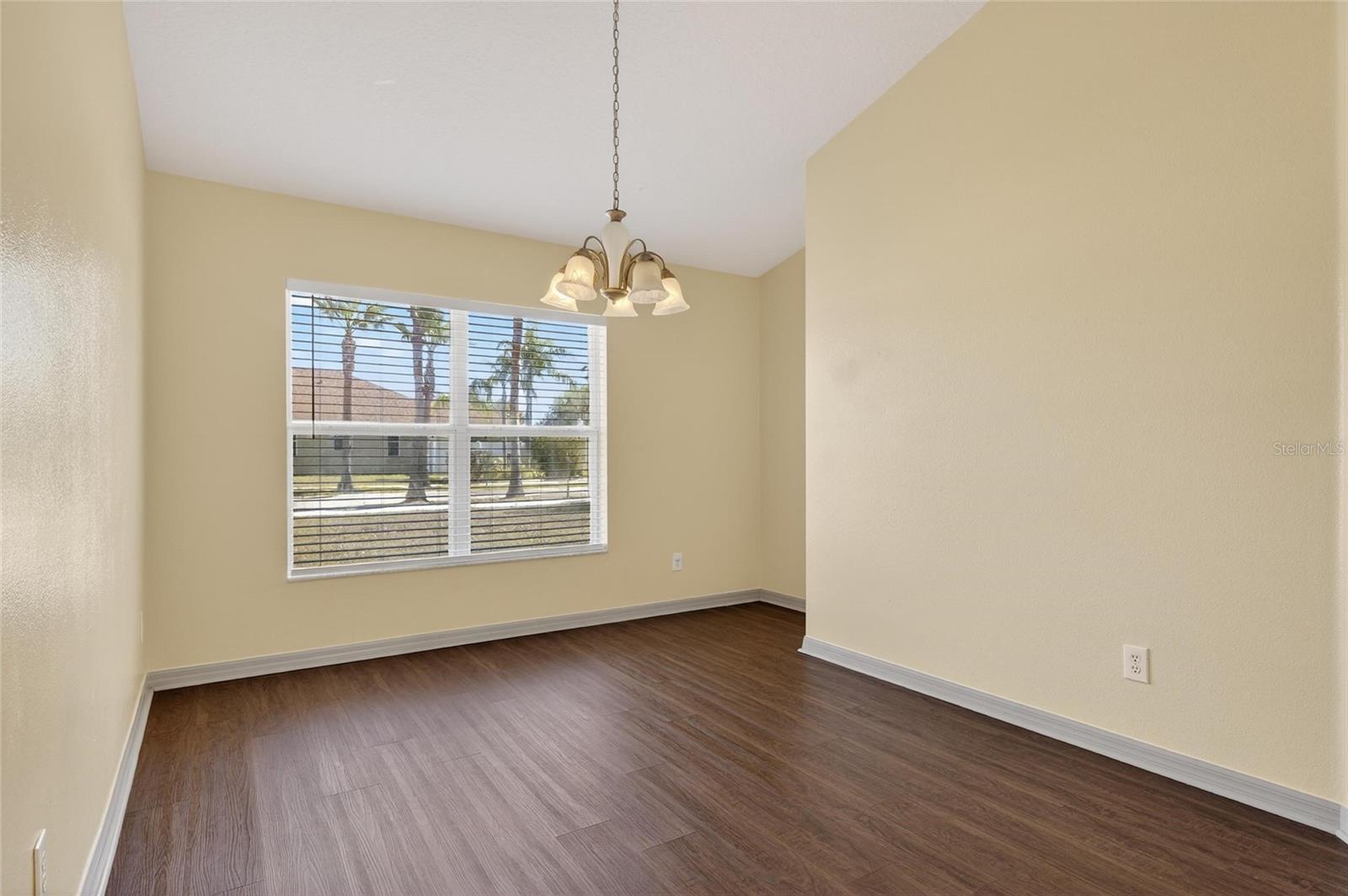 WELLINGTON NORTH AT BAY PARK - Residential