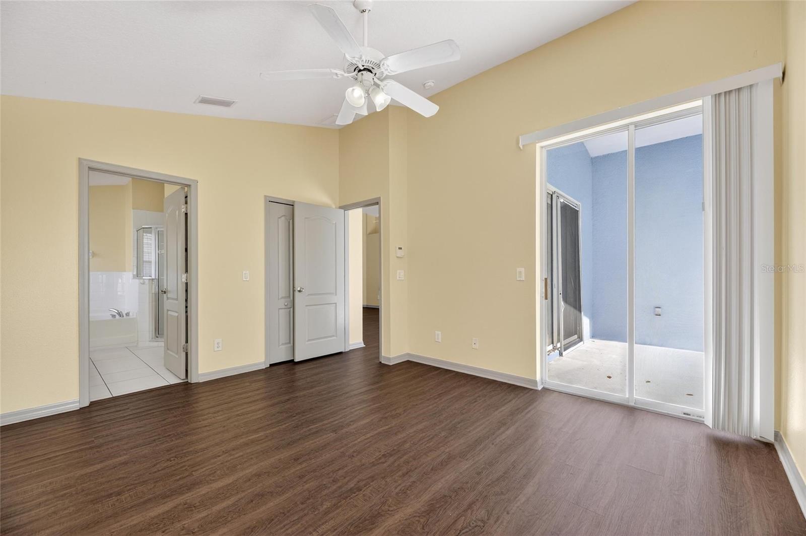 WELLINGTON NORTH AT BAY PARK - Residential