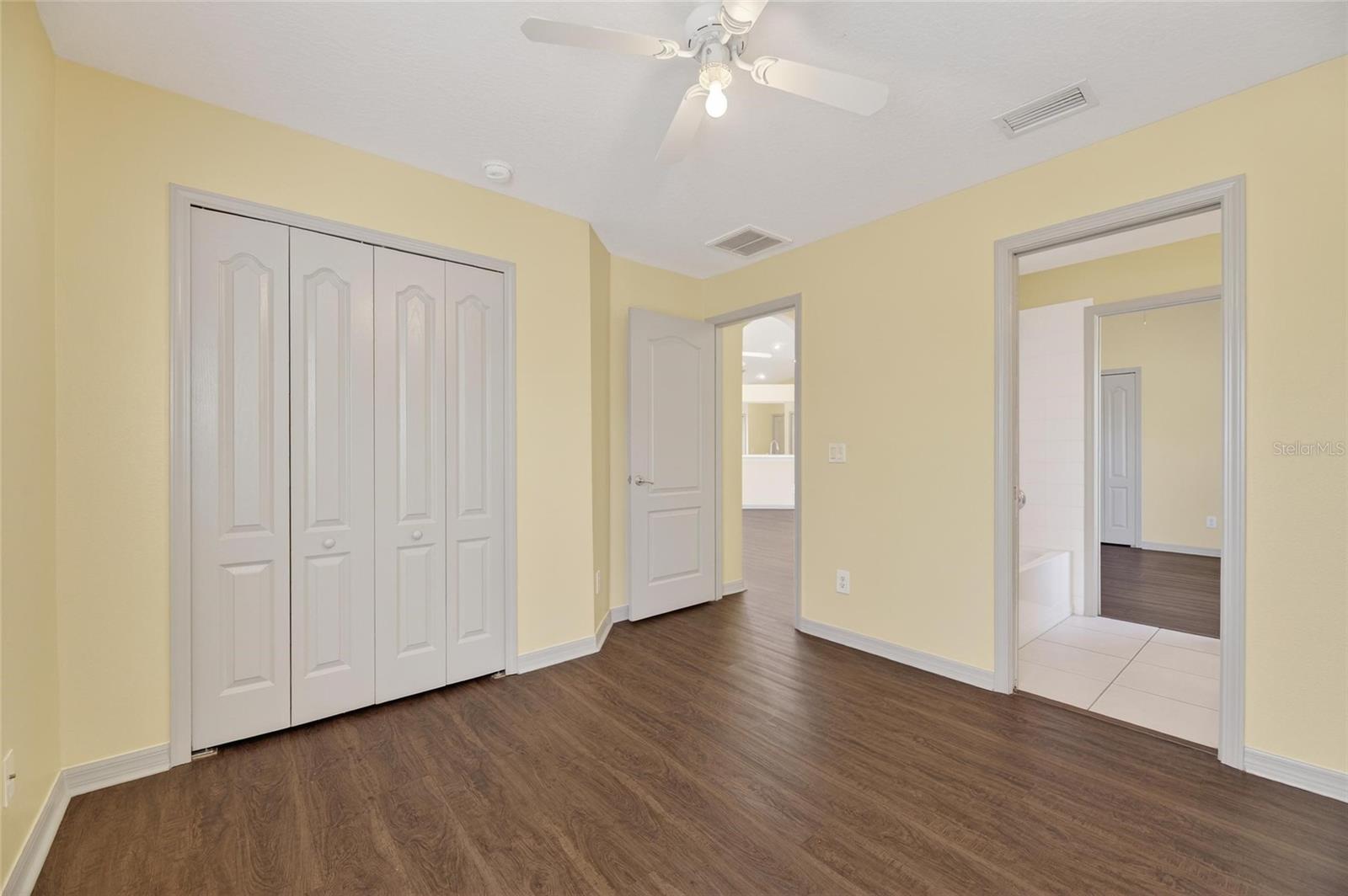 WELLINGTON NORTH AT BAY PARK - Residential