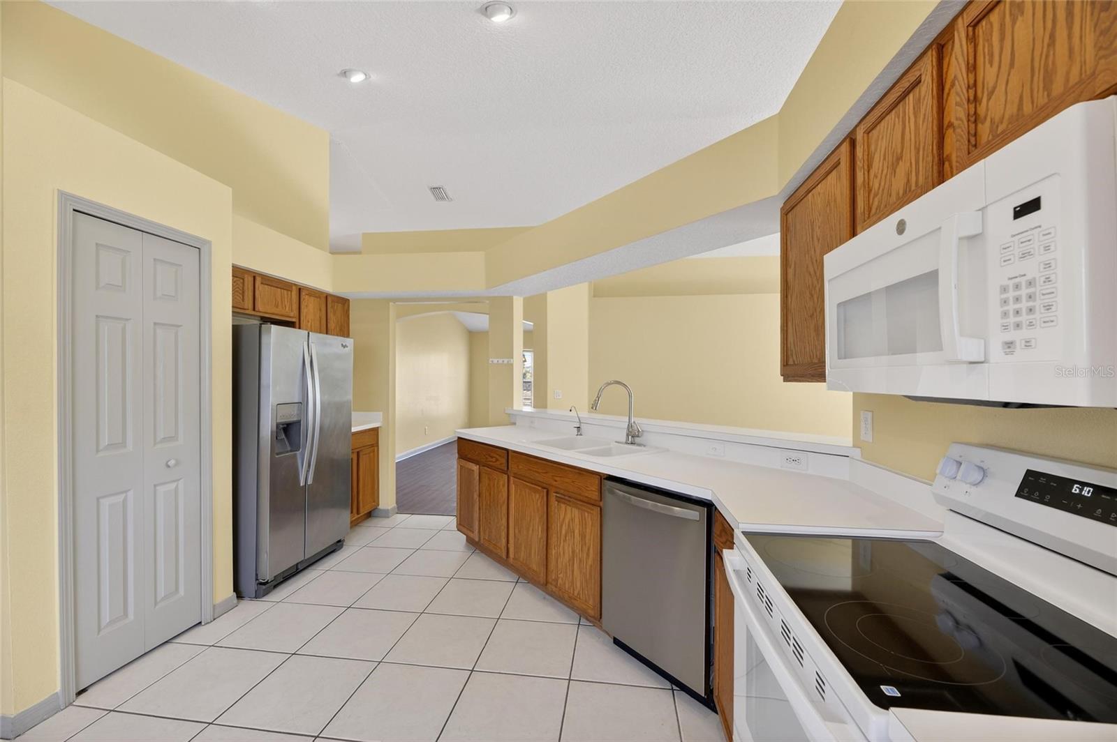 WELLINGTON NORTH AT BAY PARK - Residential