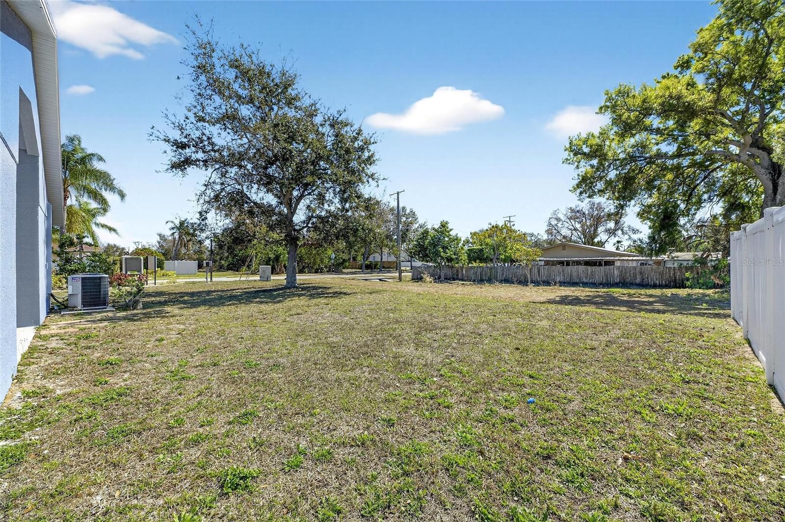 WELLINGTON NORTH AT BAY PARK - Residential