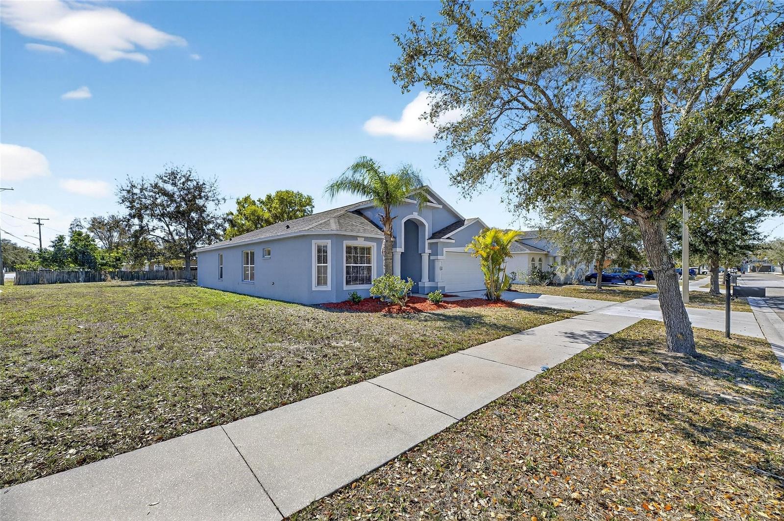 WELLINGTON NORTH AT BAY PARK - Residential