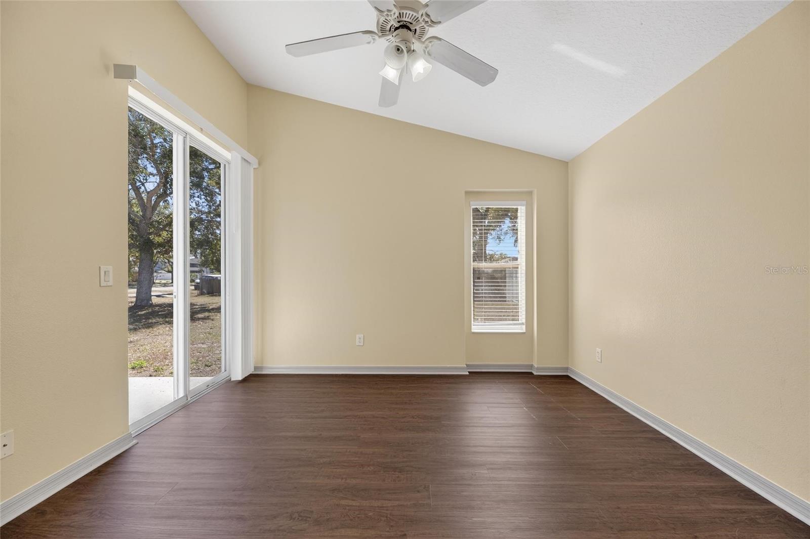 WELLINGTON NORTH AT BAY PARK - Residential