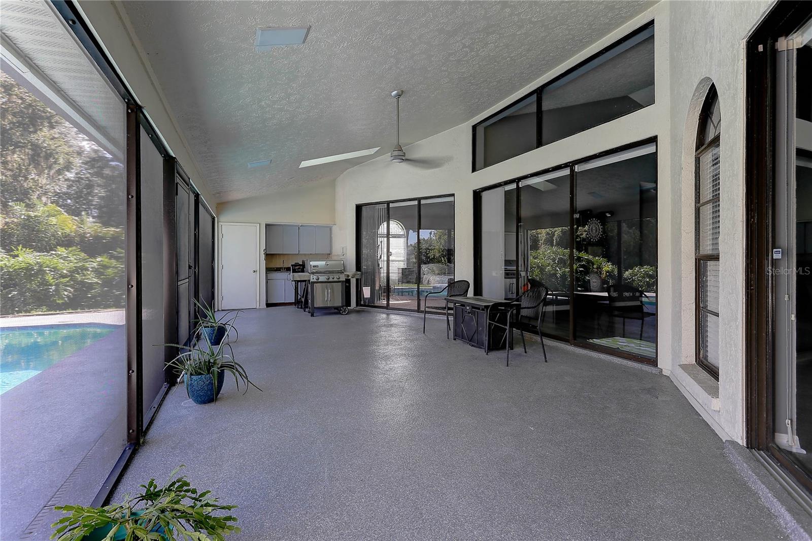 COUNTRY GATE - Residential