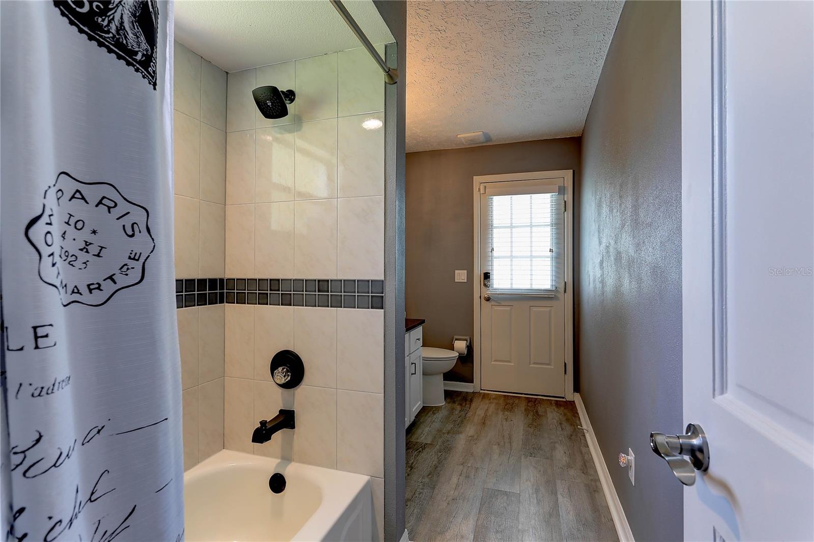 COUNTRY GATE - Residential