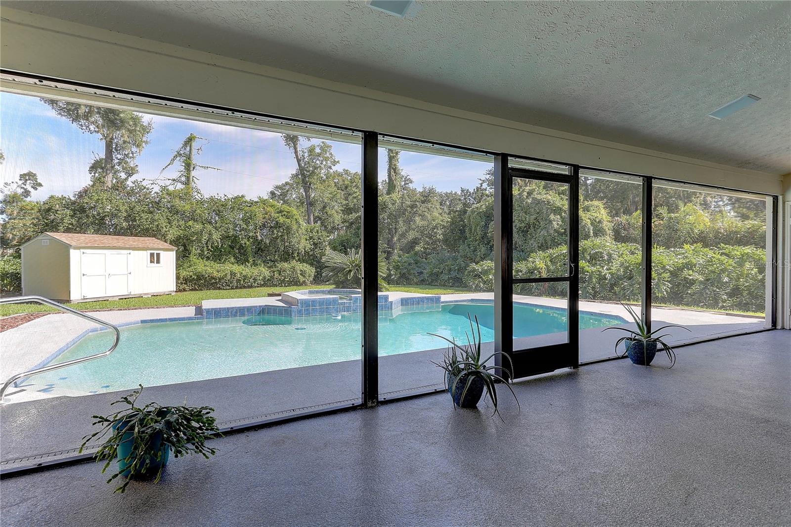 COUNTRY GATE - Residential