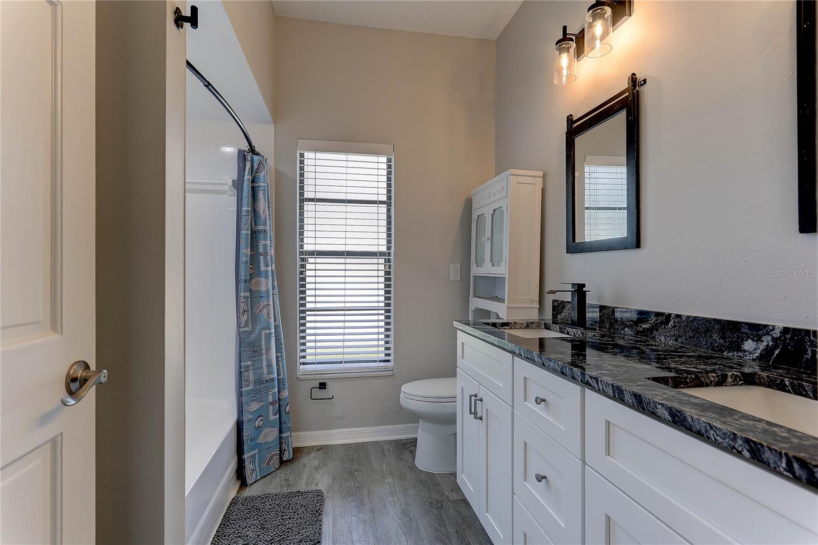 COUNTRY GATE - Residential