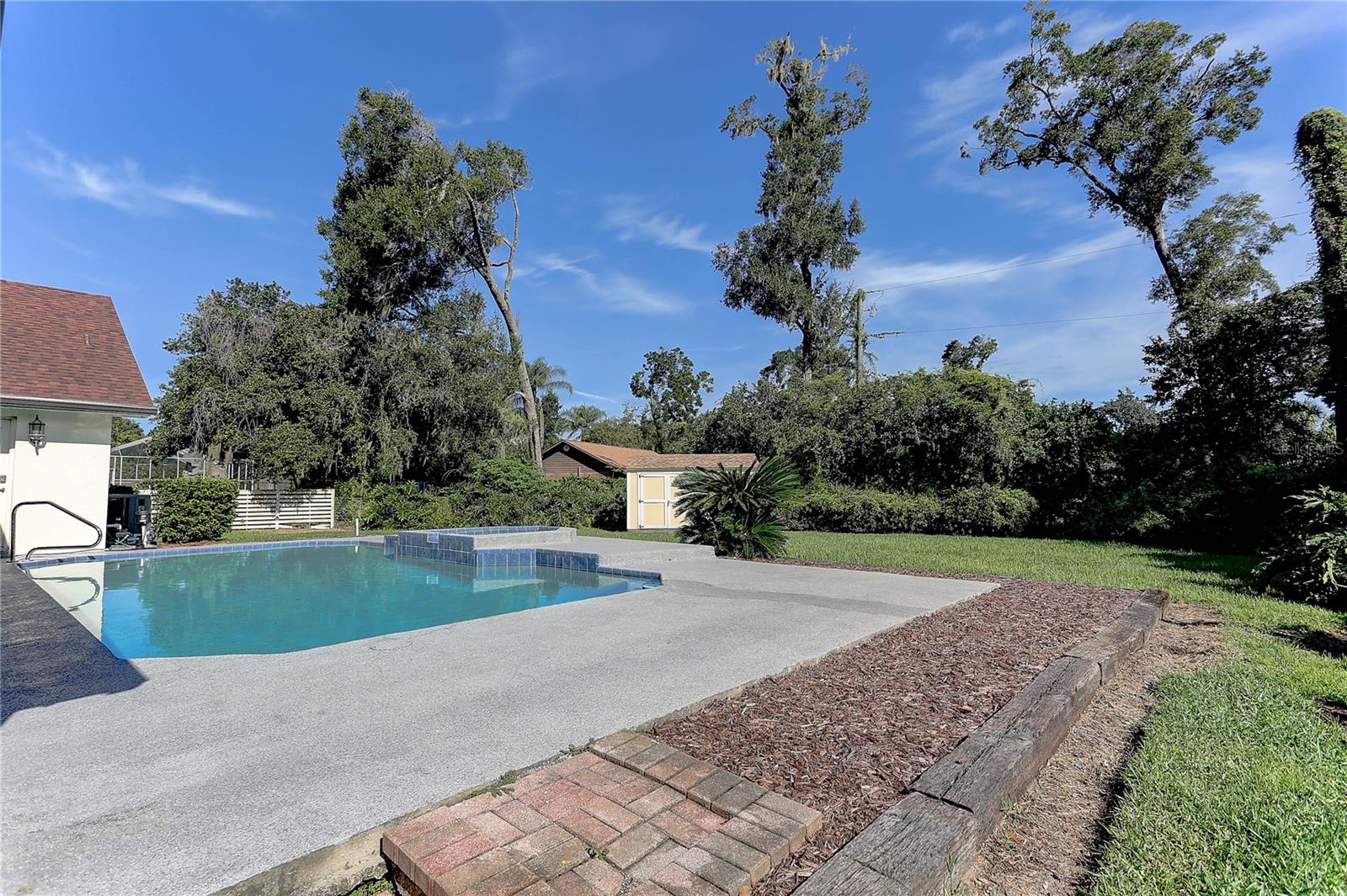 COUNTRY GATE - Residential