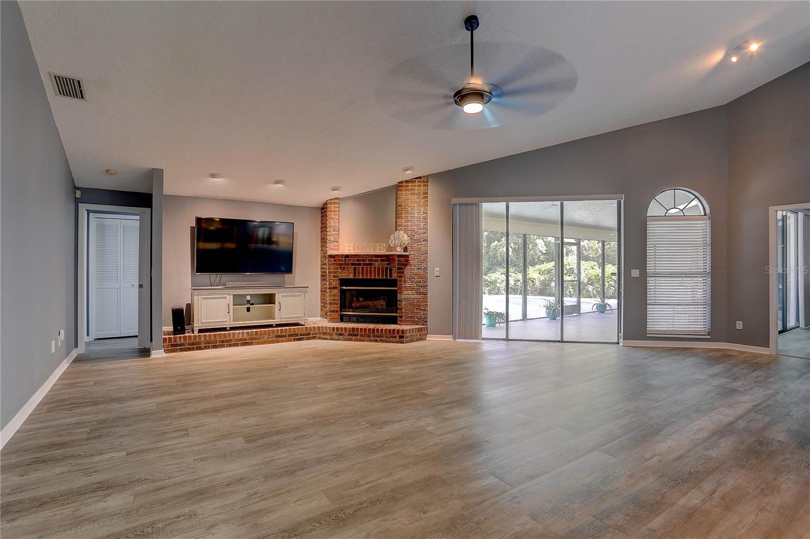 COUNTRY GATE - Residential