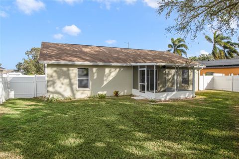 A home in WINTER HAVEN