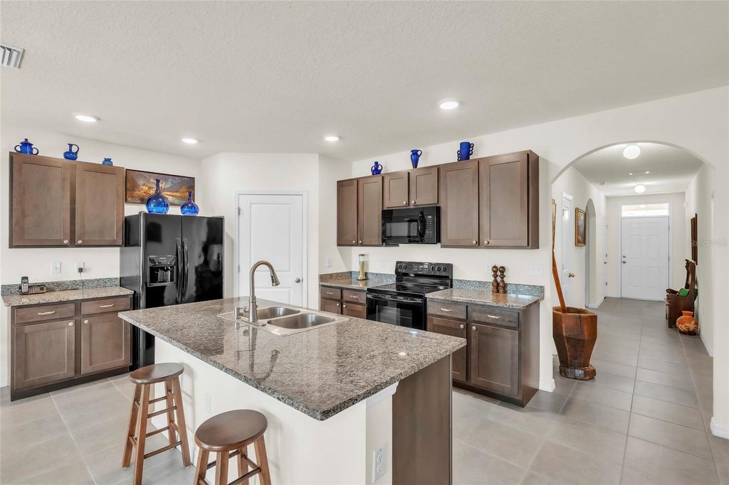 Photo of 9527 Sunstone Boulevard, Thonotosassa, FL 33592 (MLS # A4671251)