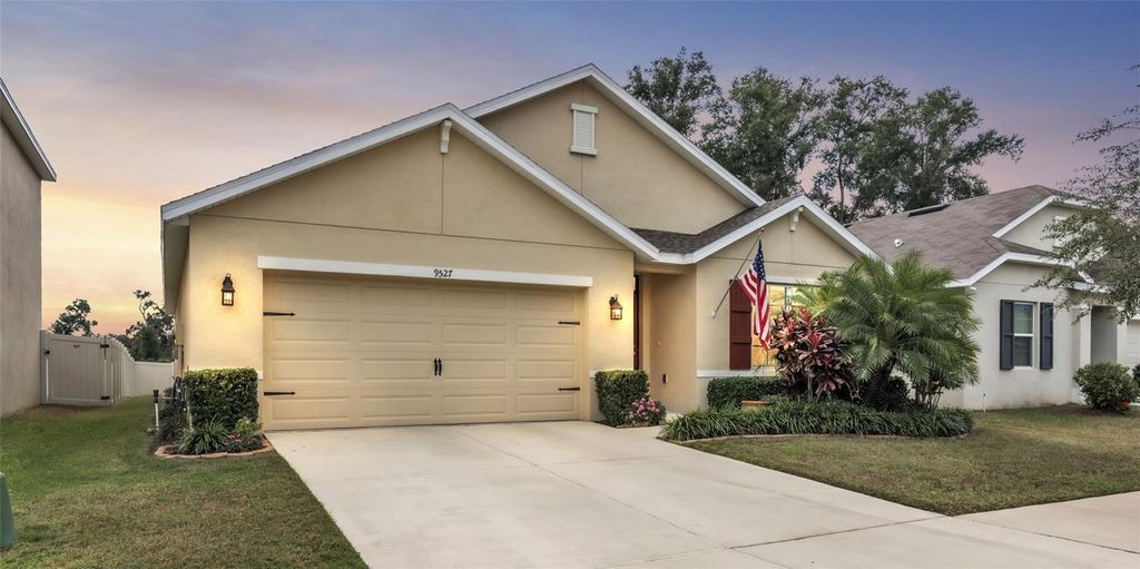 Photo of 9527 Sunstone Boulevard, Thonotosassa, FL 33592 (MLS # A4671251)