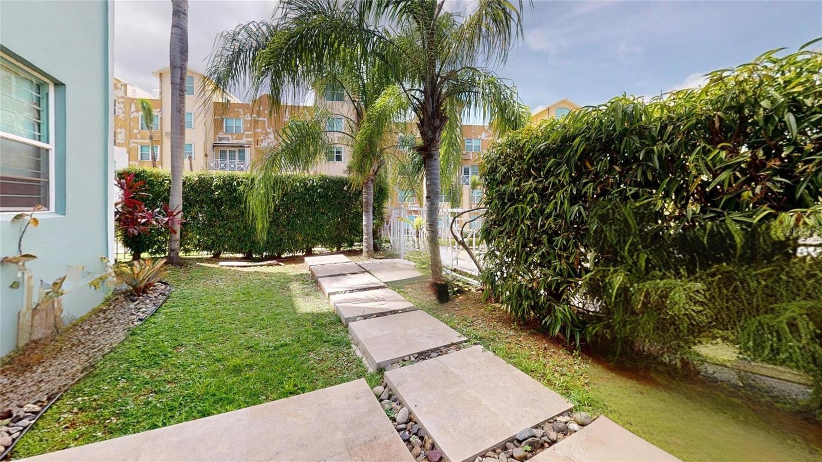 LOS ALTOS DE ESCORIAL - Residential Lease