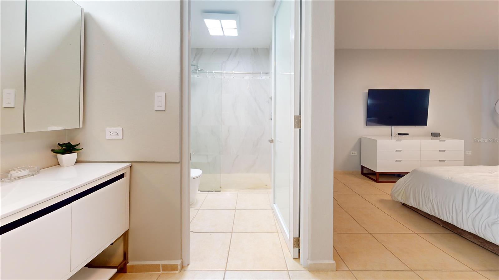 LOS ALTOS DE ESCORIAL - Residential Lease