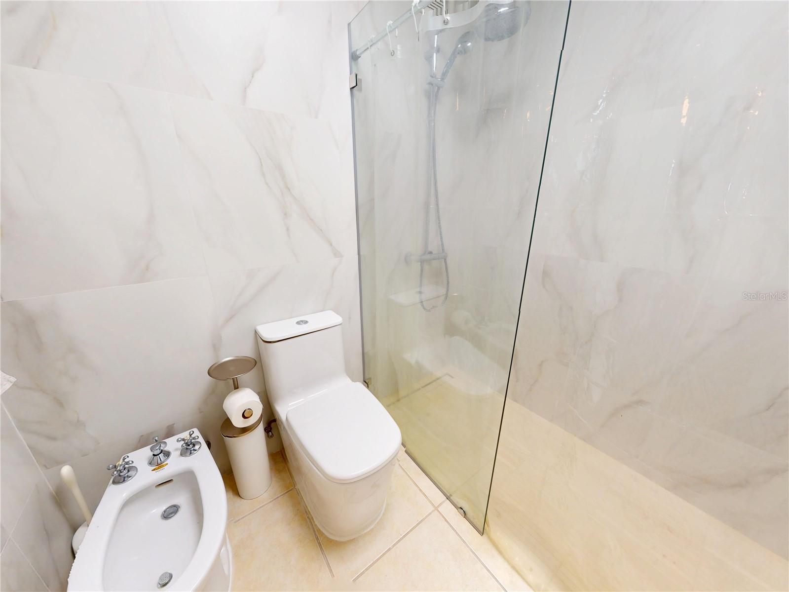 LOS ALTOS DE ESCORIAL - Residential Lease