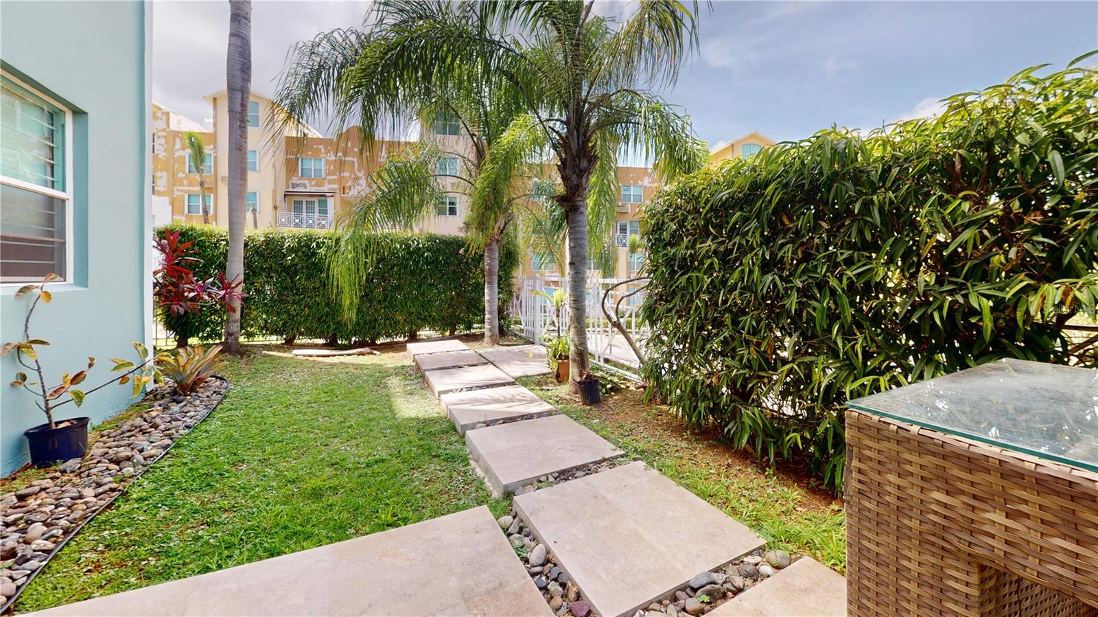 LOS ALTOS DE ESCORIAL - Residential Lease