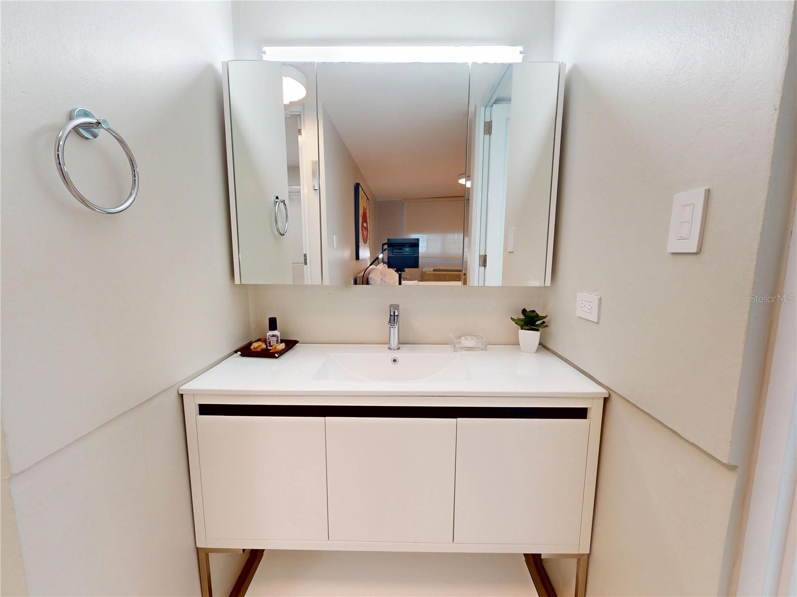 LOS ALTOS DE ESCORIAL - Residential Lease