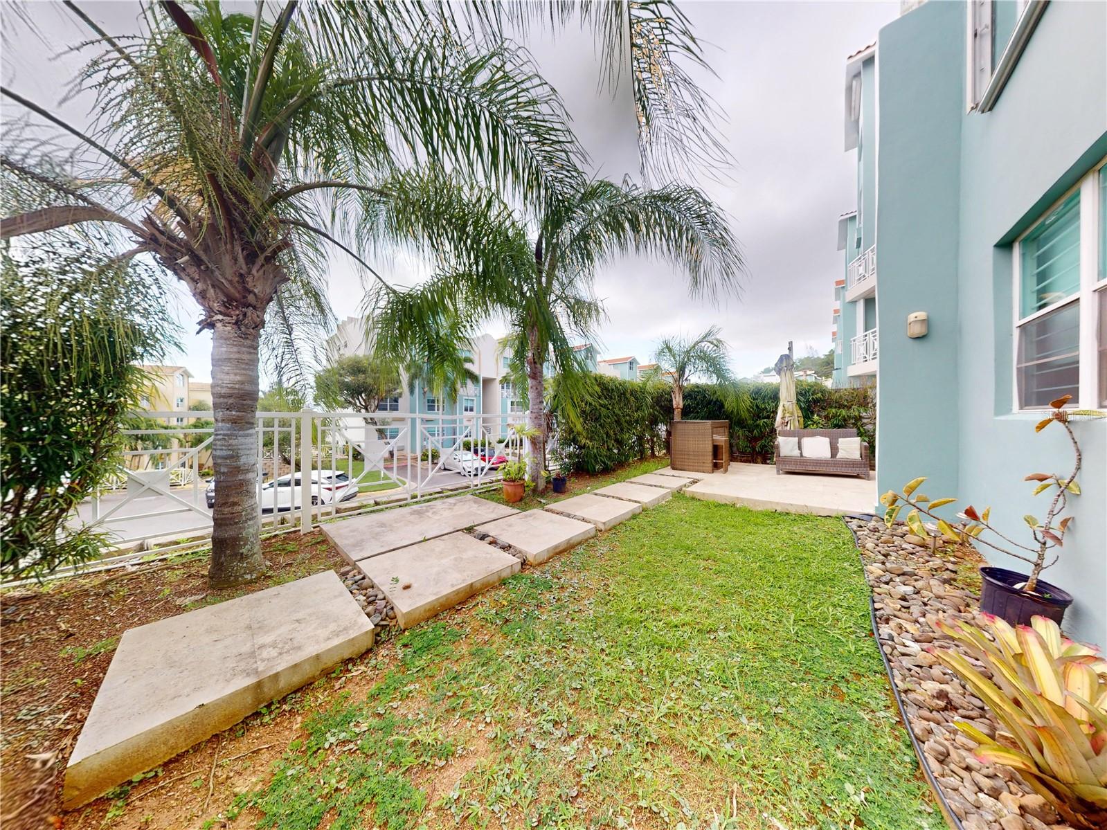 LOS ALTOS DE ESCORIAL - Residential Lease