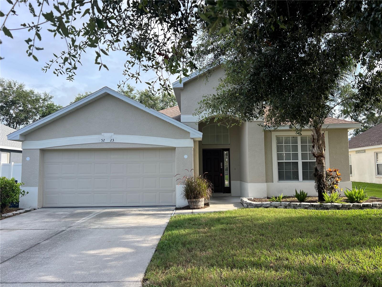 Move-In Ready! Beautiful 3-bedroom, 2-bathroom home with an additional den/office is located in the desirable gated community of River Landing. Featuring an open-concept layout with high ceilings and abundant natural light, this home offers the ideal blend of comfort and modern living. The spacious kitchen includes appliances and plenty of counter space, flowing seamlessly into the bright living and dining areas.
Best of all, you're just minutes from world-famous Gulf Coast beaches like Siesta Key and Anna Maria Island perfect for enjoying the ultimate Florida lifestyle.
Schedule your private showing today!
