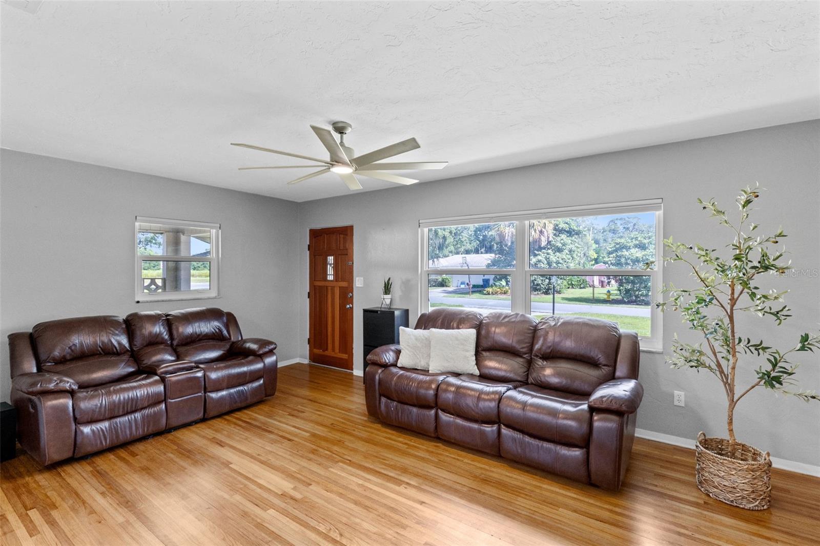828 OVERHILL ROAD