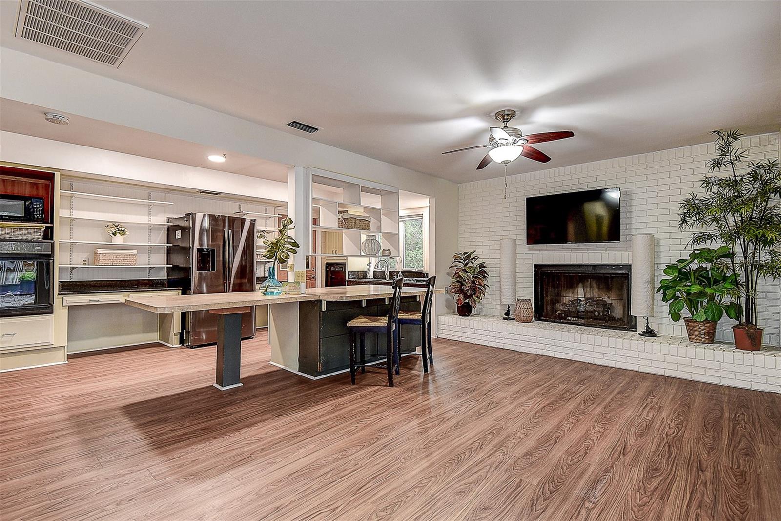 2343 WILSHIRE DRIVE