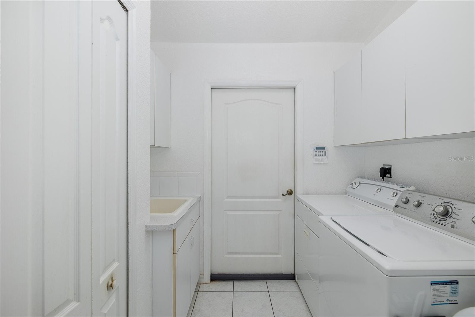 ELLINGTON ESTATES - Residential