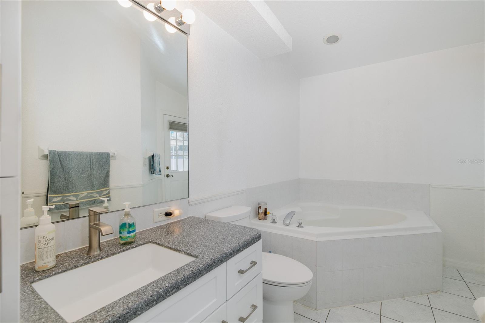 ELLINGTON ESTATES - Residential