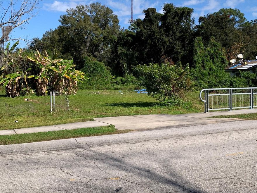 Vacant lot in Orlando, centrally located near major highways.