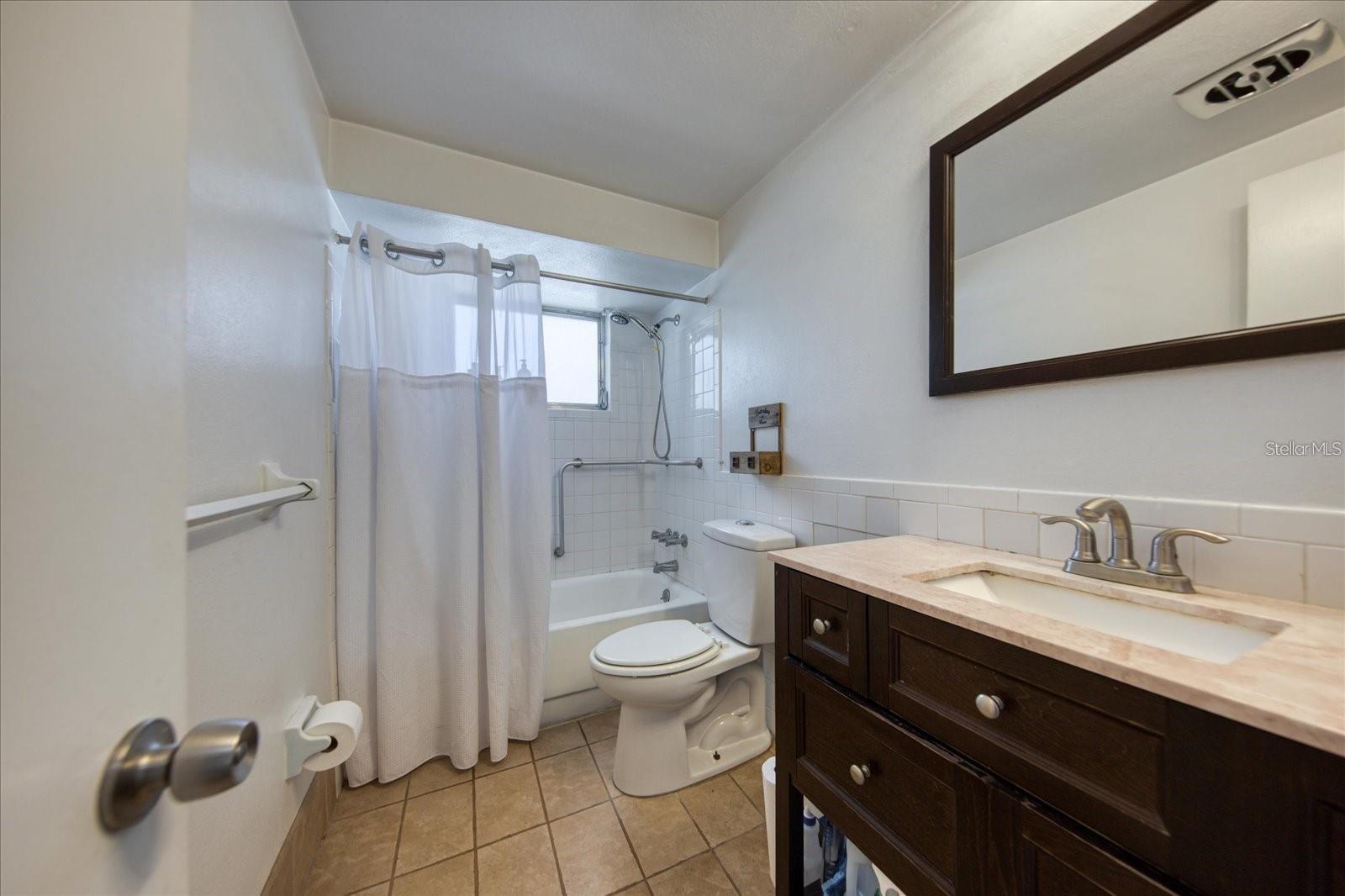 BEACON SQUARE - Residential Lease