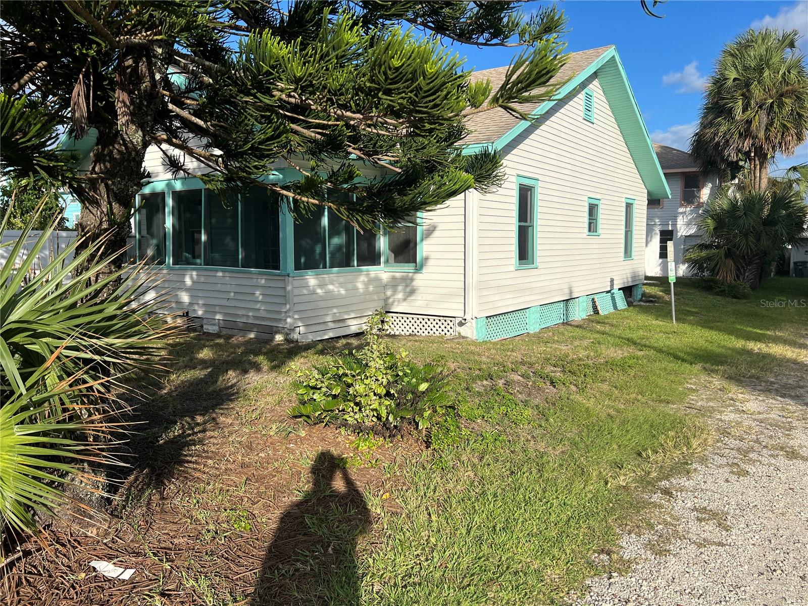 DAVIS DAYTONA BEACH - Residential Lease