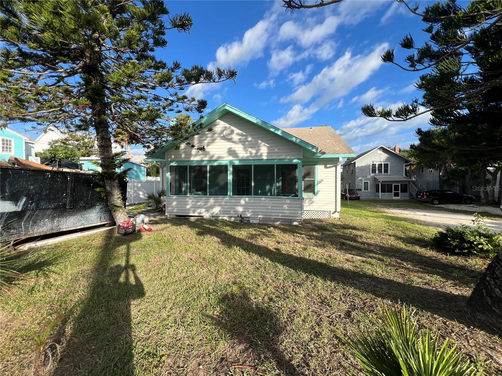 DAVIS DAYTONA BEACH - Residential Lease