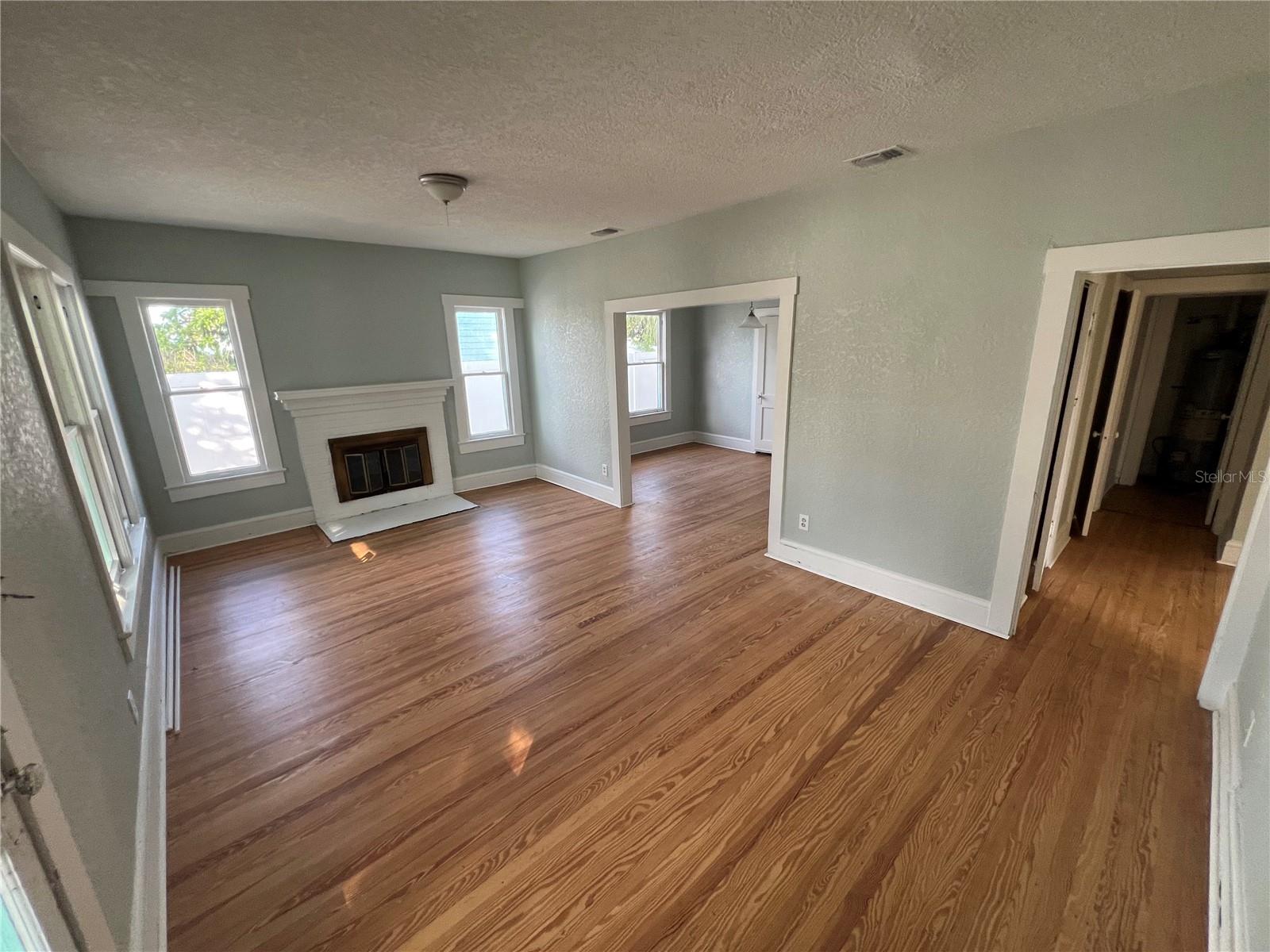 DAVIS DAYTONA BEACH - Residential Lease