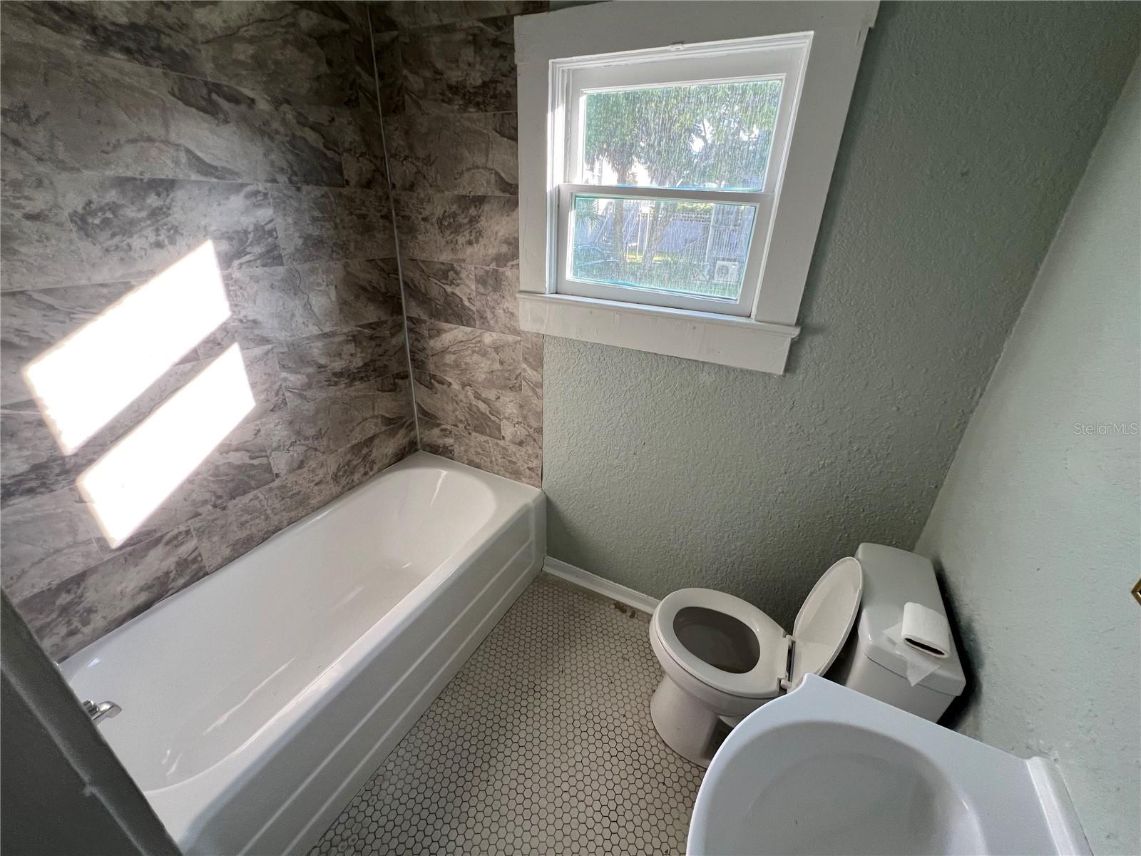 DAVIS DAYTONA BEACH - Residential Lease