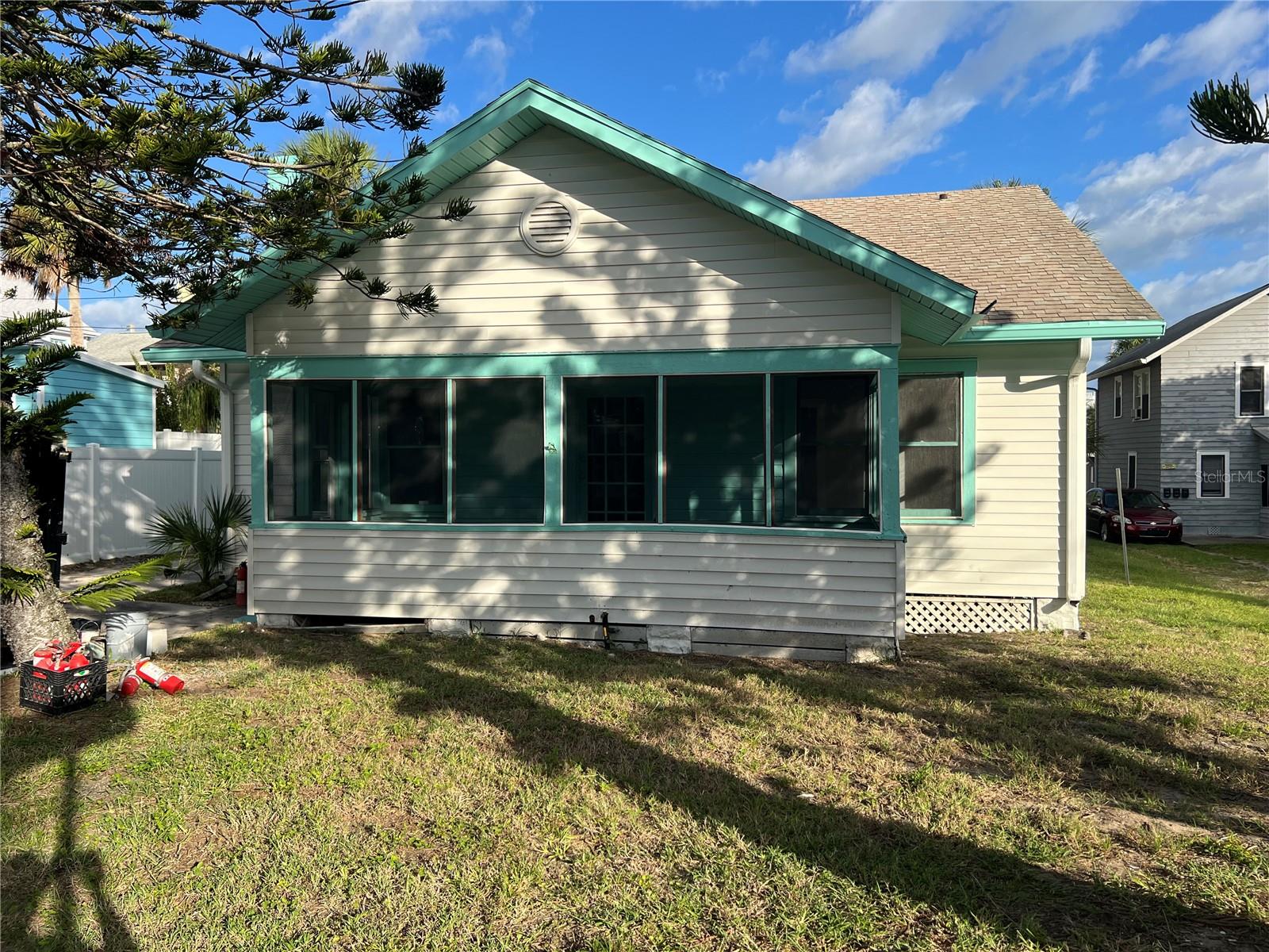 DAVIS DAYTONA BEACH - Residential Lease