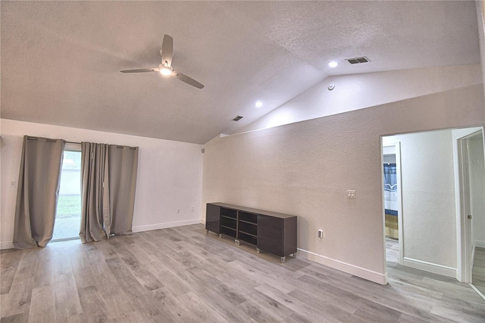 106 HARBOR WAY