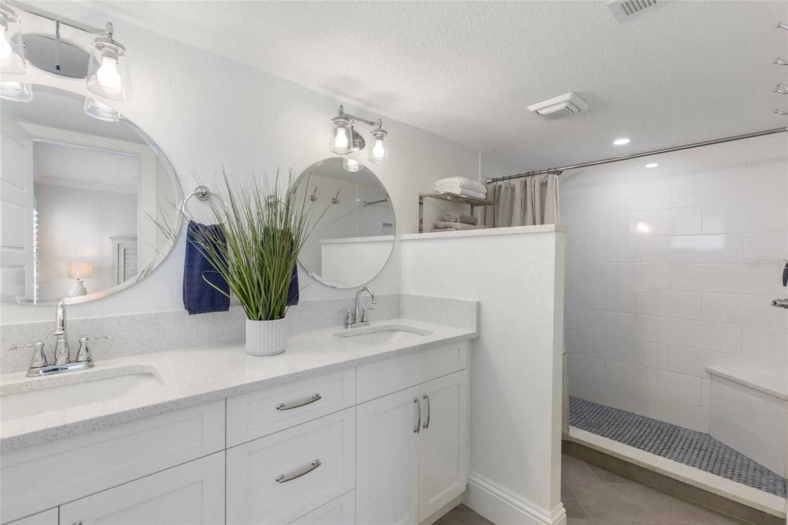 LONGBOAT HARBOUR - Residential