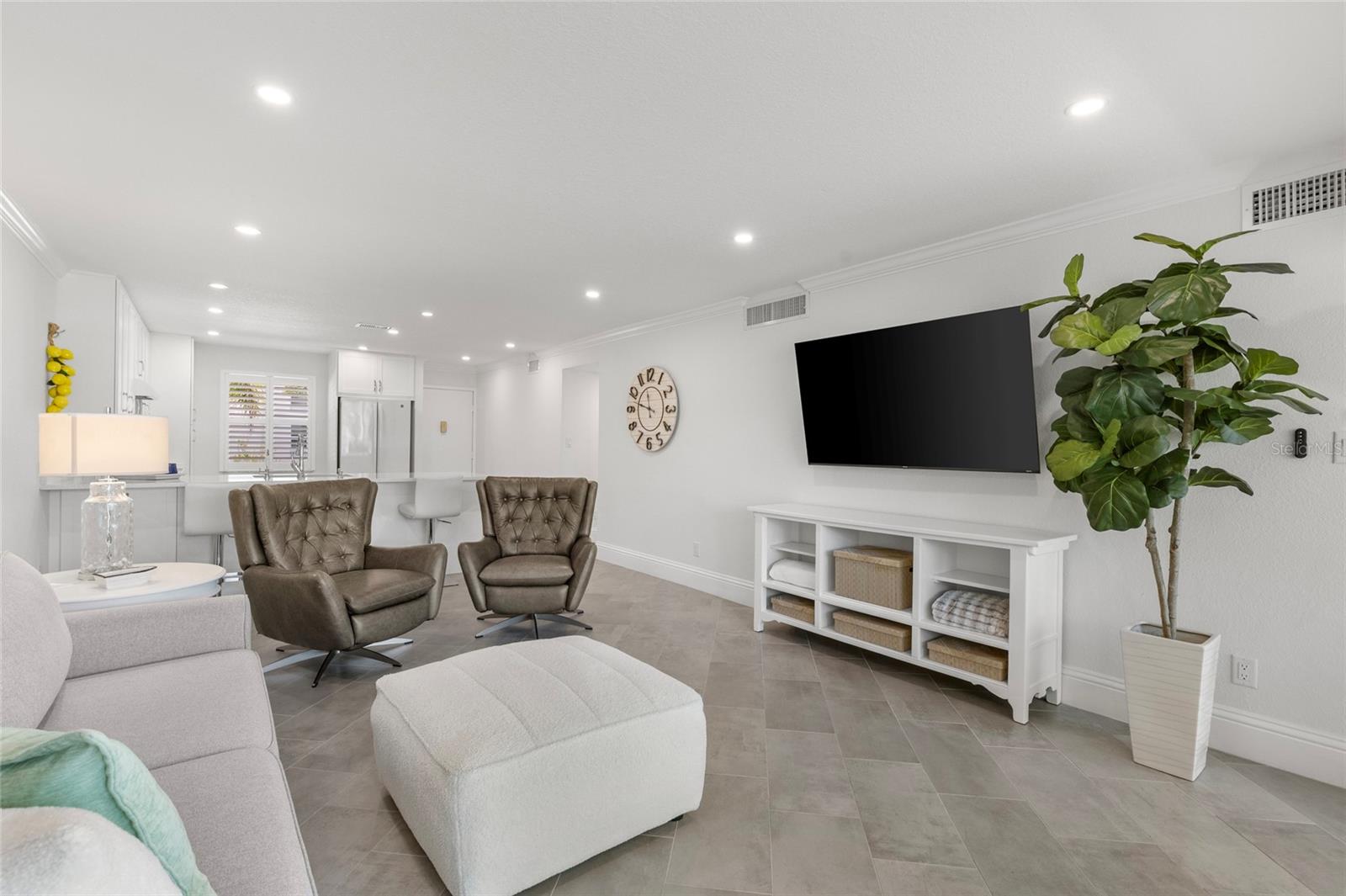 4390 EXETER DRIVE 206