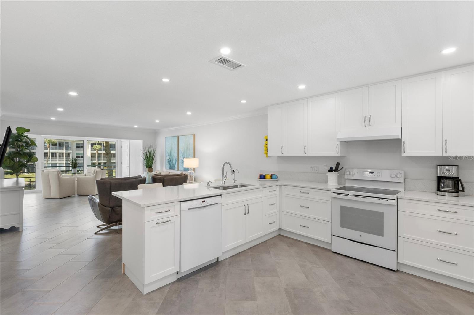 LONGBOAT HARBOUR - Residential