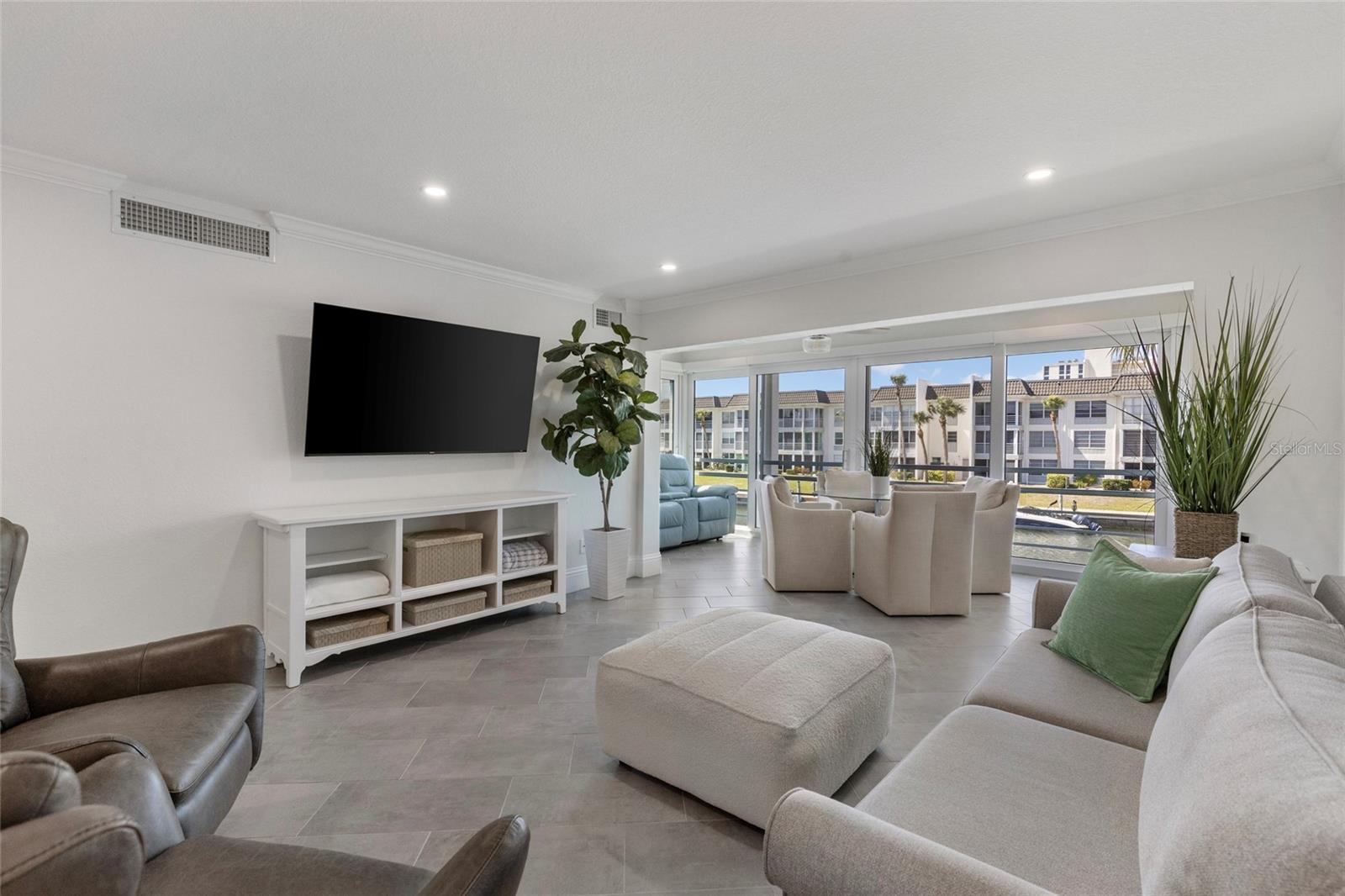 4390 EXETER DRIVE 206