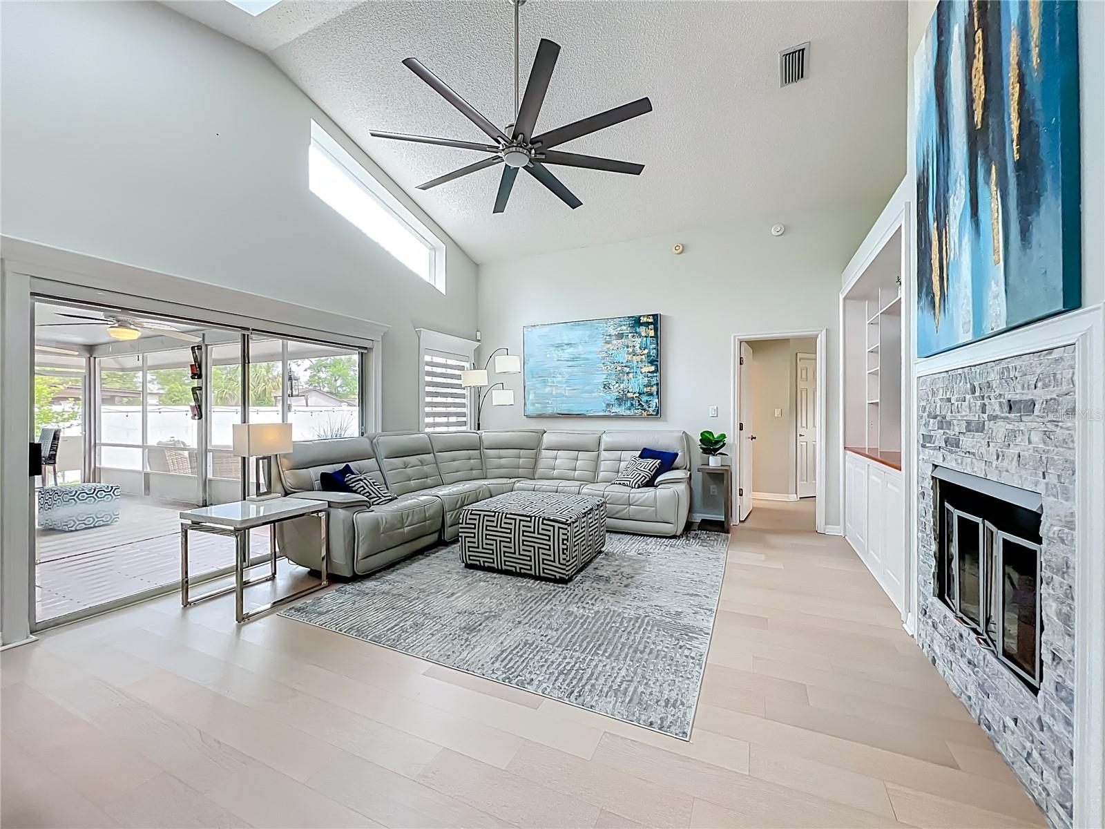 SANLANDO SPGS LAKE OAKS SEC - Residential