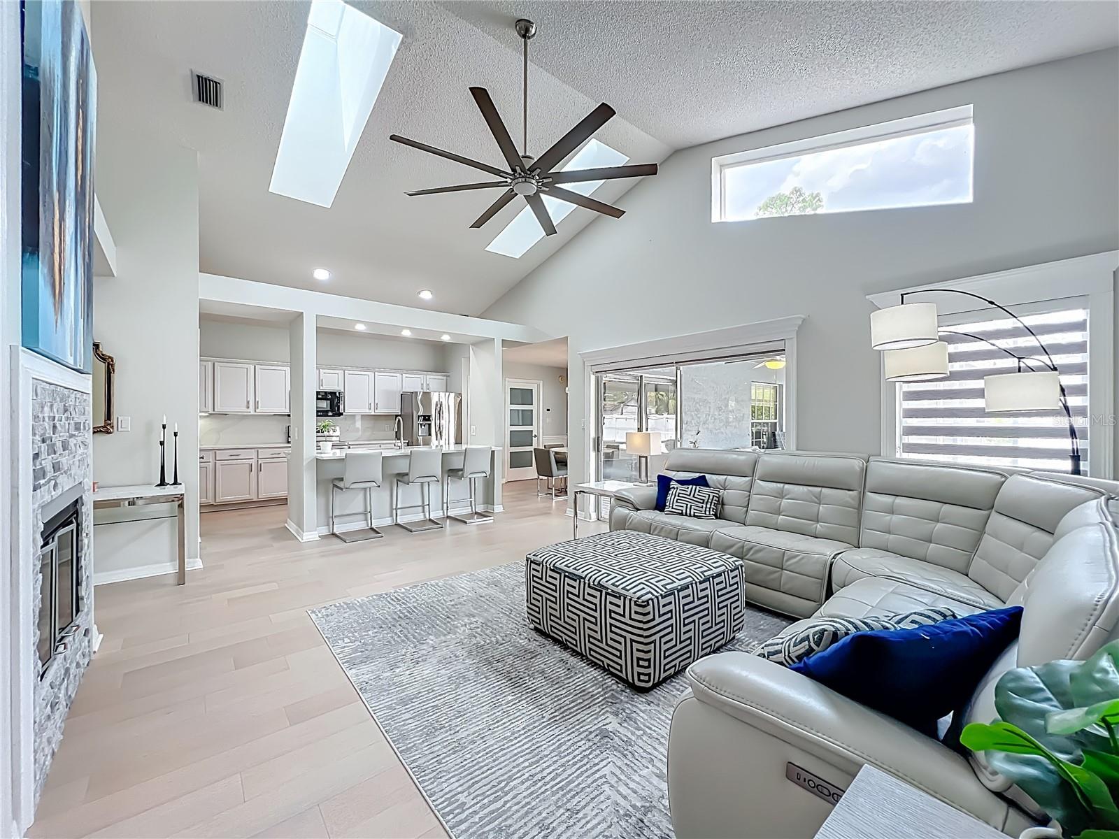 SANLANDO SPGS LAKE OAKS SEC - Residential