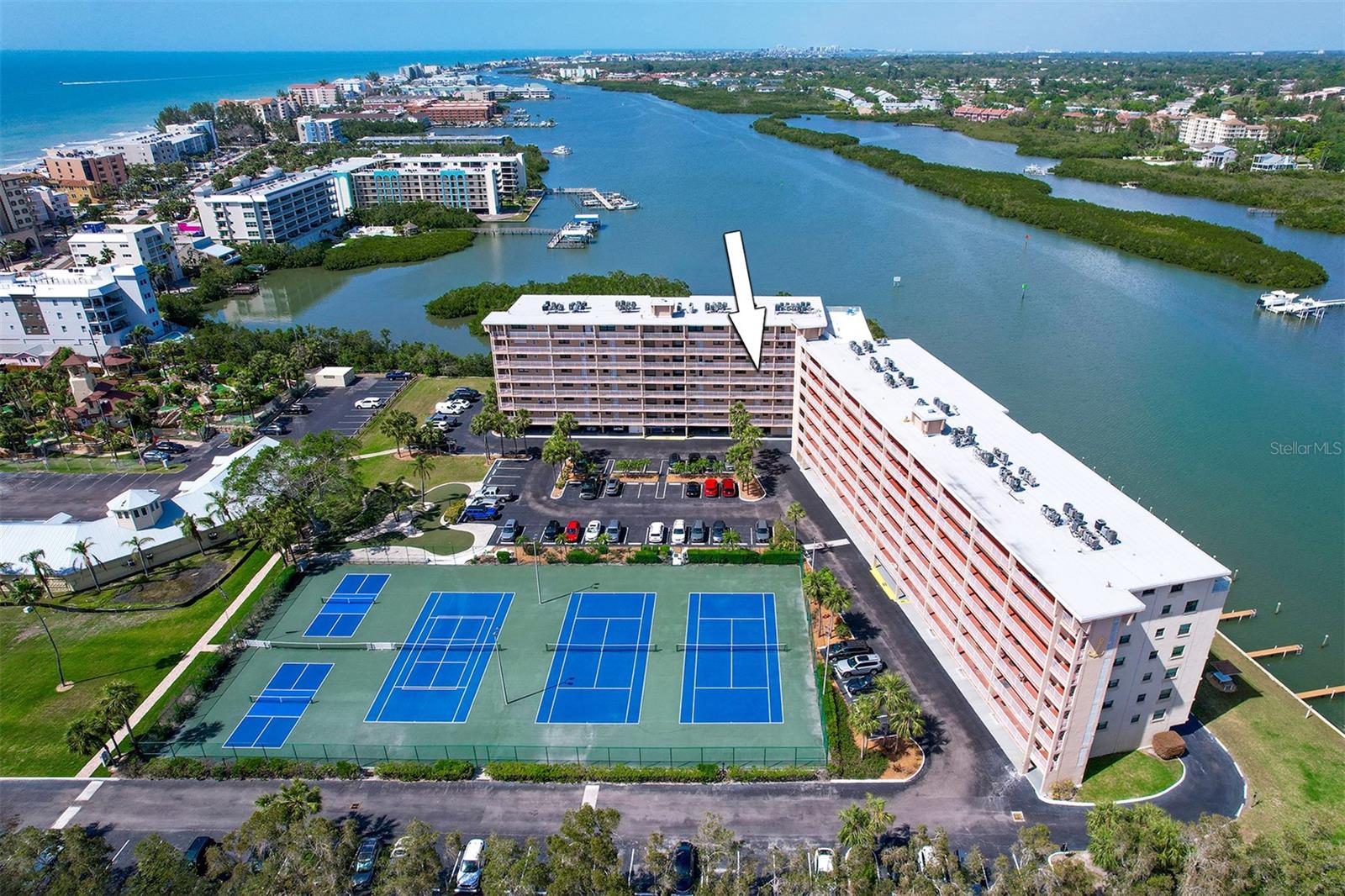 BAY SHORES YACHT & TENNIS CLUB - Residential
