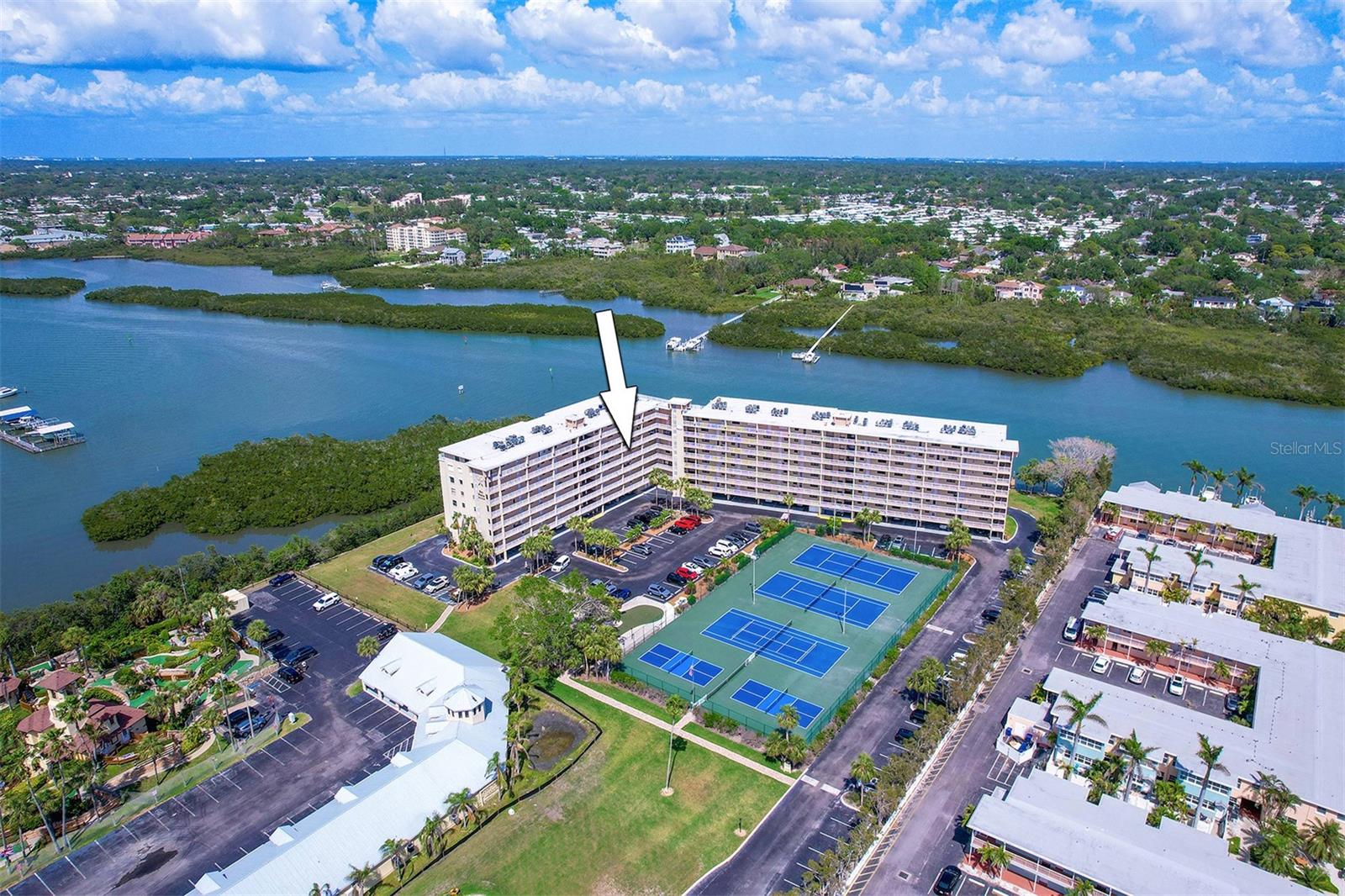 BAY SHORES YACHT & TENNIS CLUB - Residential